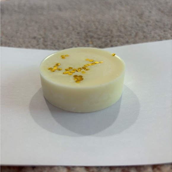 Other - Elegant cream and gold wax melt disc